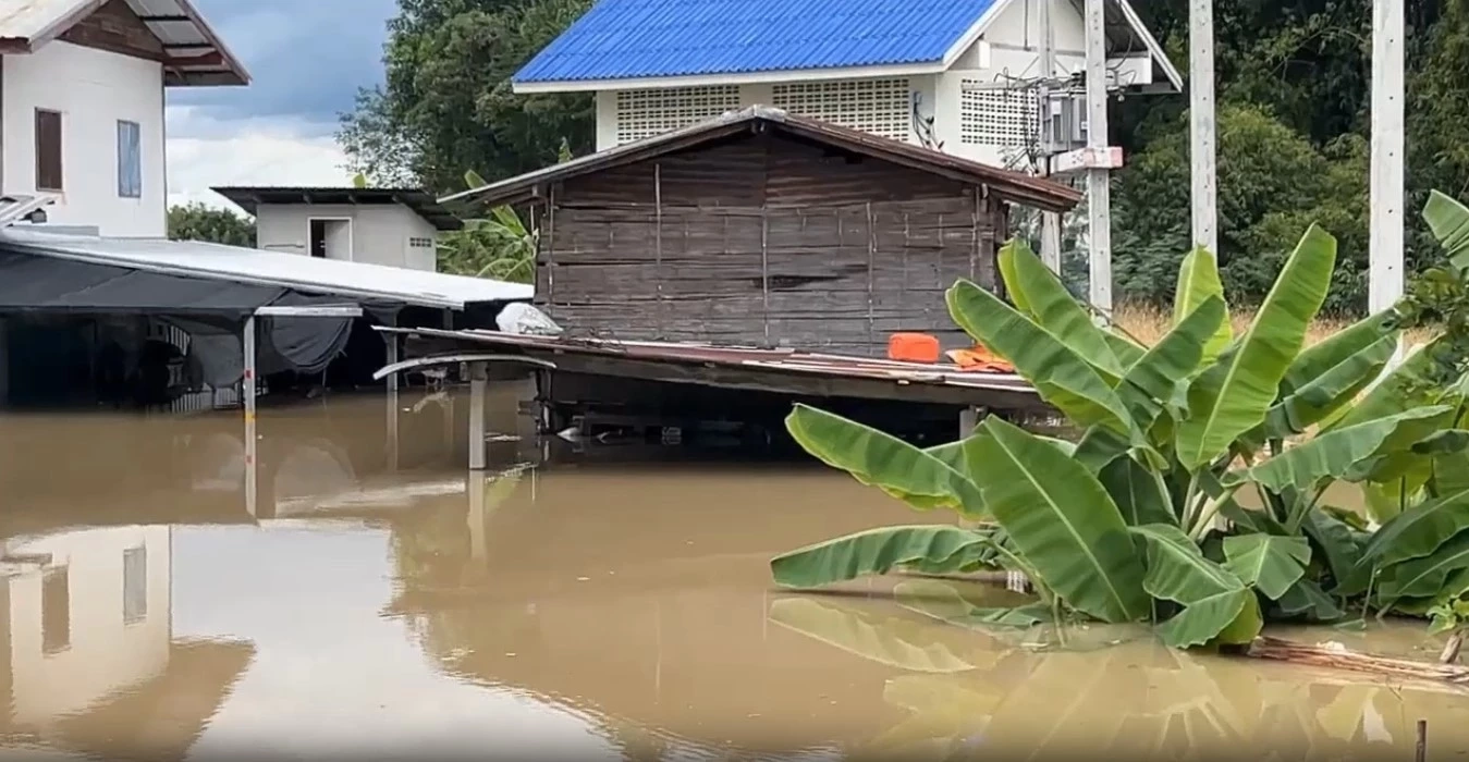 อุทัยธานีอ่วม! มวลน้ำจากท้ายอ่างคลองโพธิ์หลากท่วมอ.สว่างอารมณ์- อ.ทัพทัน