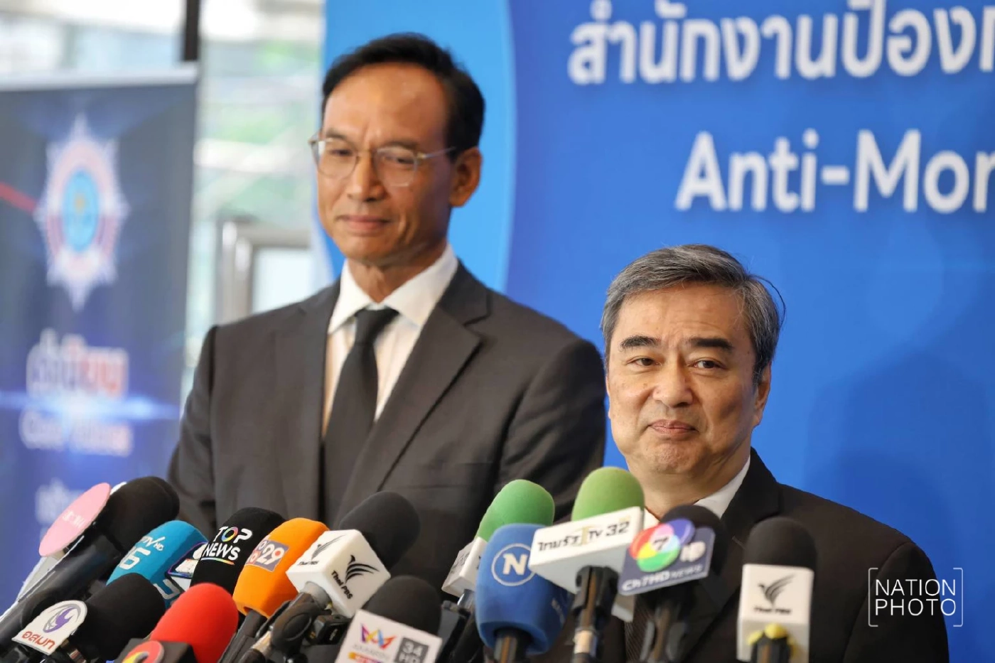 นายกรณ์-นายอภิสิทธิ์