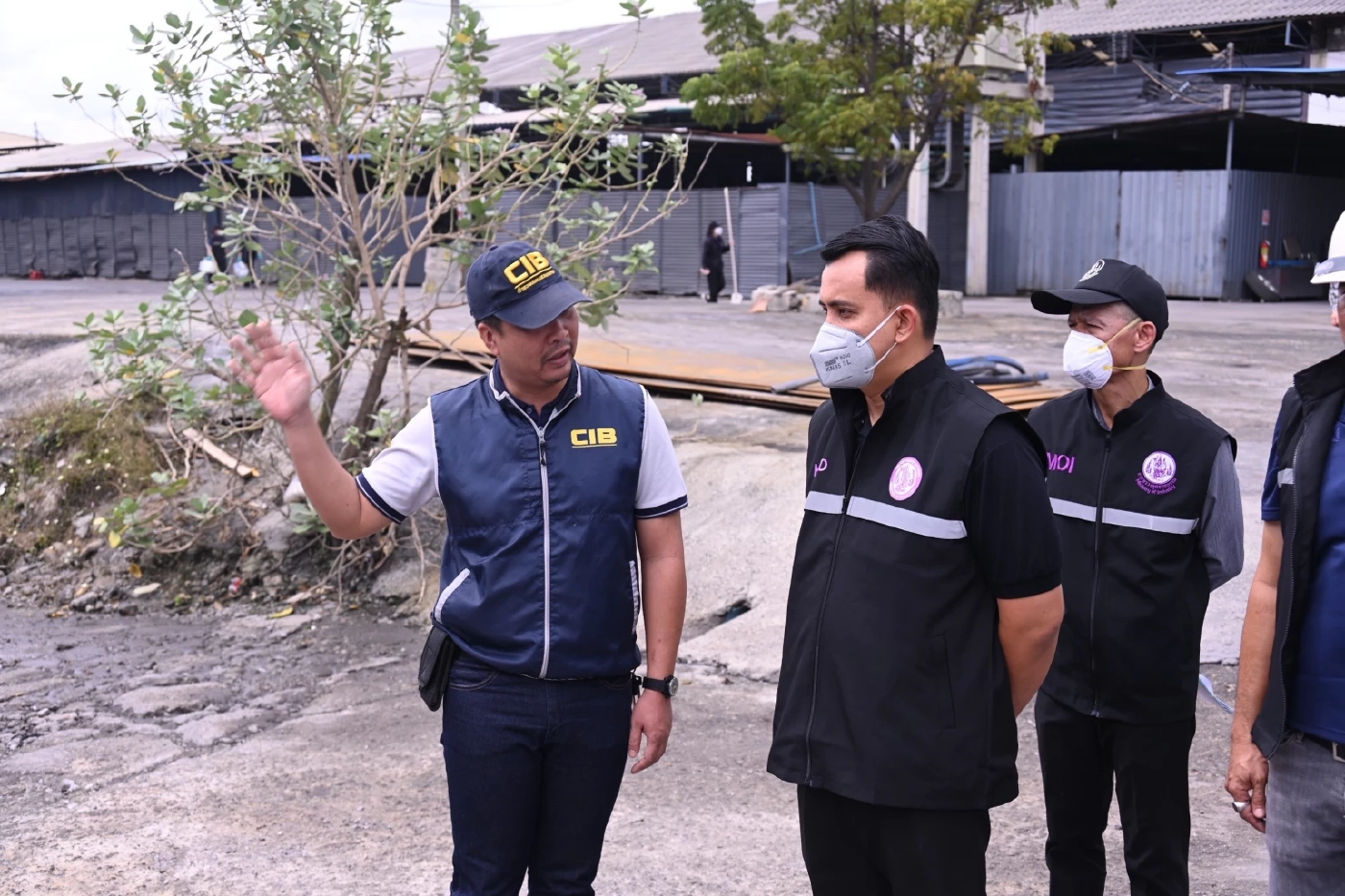 ชุดเต็มเหนี่ยว สั่งปิดโรงงานรีไซเคิลแปดริ้ว พบไม่ทำตามที่ขออนุญาต