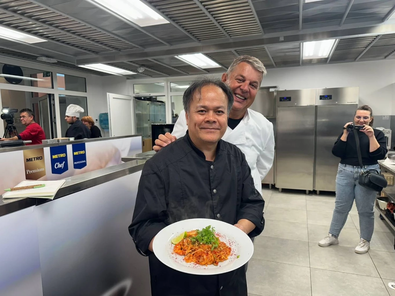 สถานทูตไทยในฮังการี ชู "พลังหญิง" ขับเคลื่อนซอฟต์พาวเวอร์ "อาหาร - มวย" (มีคลิป)