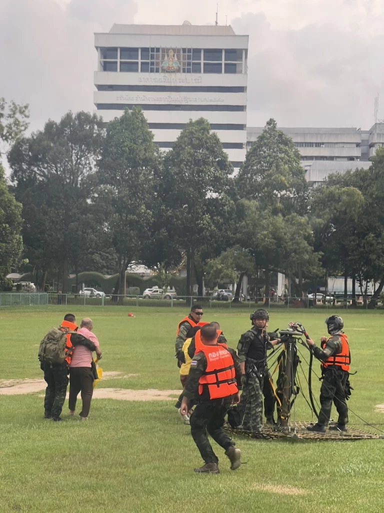 “รบพิเศษ ทบ.” ลงพื้นที่เขต 8 หาดใหญ่ เร่งช่วย ปชช.ที่ติดค้าง