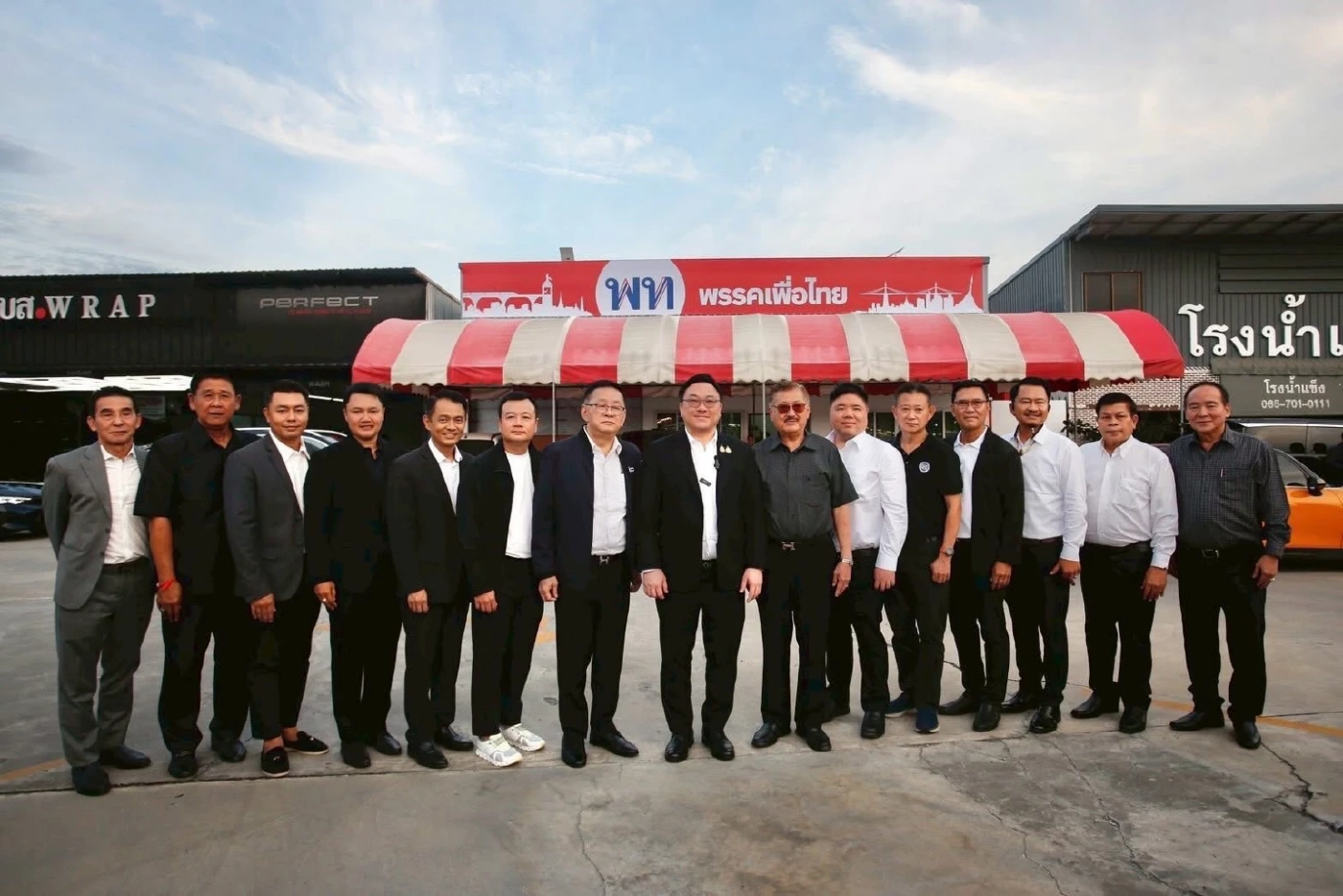 หัวหน้าจุลพันธ์ นำทีมเยือน “ป๋านึก” และรับชมศูนย์อำนวยการเลือกตั้งพรรคเพื่อไทย จ.นนทบุรี