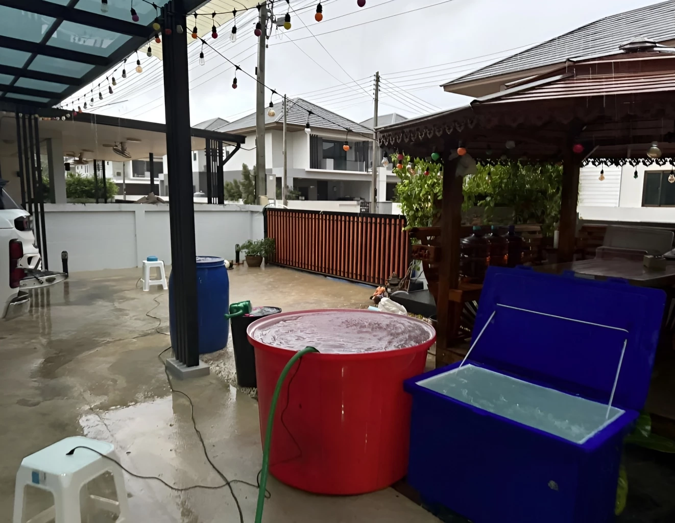 หนึ่งเดียวที่รอด! โซเชียลแห่ถามเคล็ดลับ "บ้านหลังเดียวที่น้ำไม่ท่วมในหาดใหญ่"