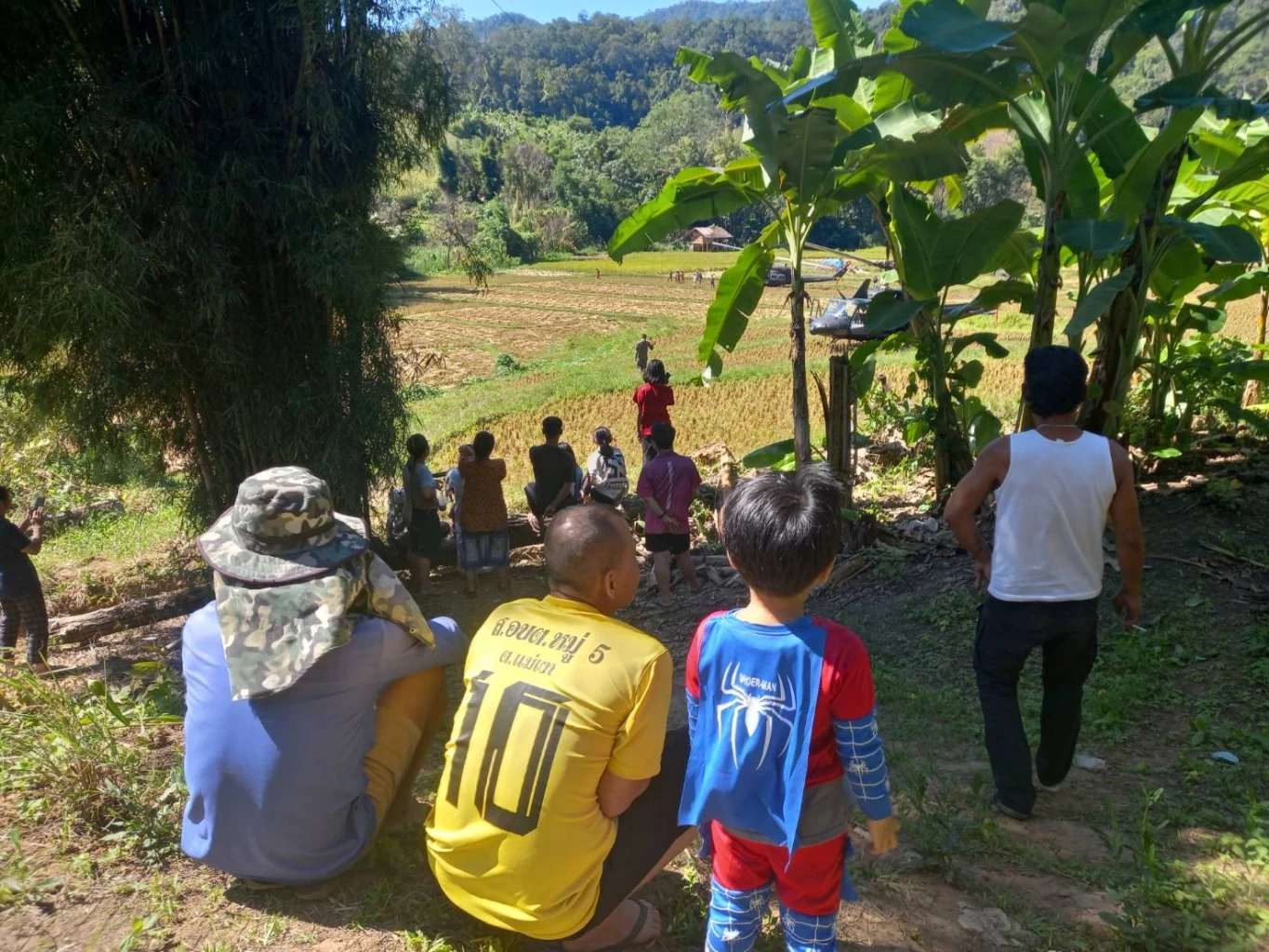 เปิดคลิป! ฮ.ลงจอดฉุกเฉิน หลังบินไปส่งสัมภาระทางทหารให้หน่วยปฏิบัติตามแนวชายแดน "ขุนยวม-แม่สะเรียง "