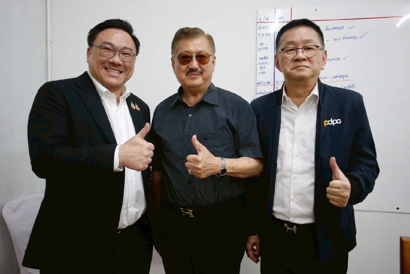 นายกฯสมนึก อาสานำทัพแดง โค่นส้มเมืองนนท์ให้ได้