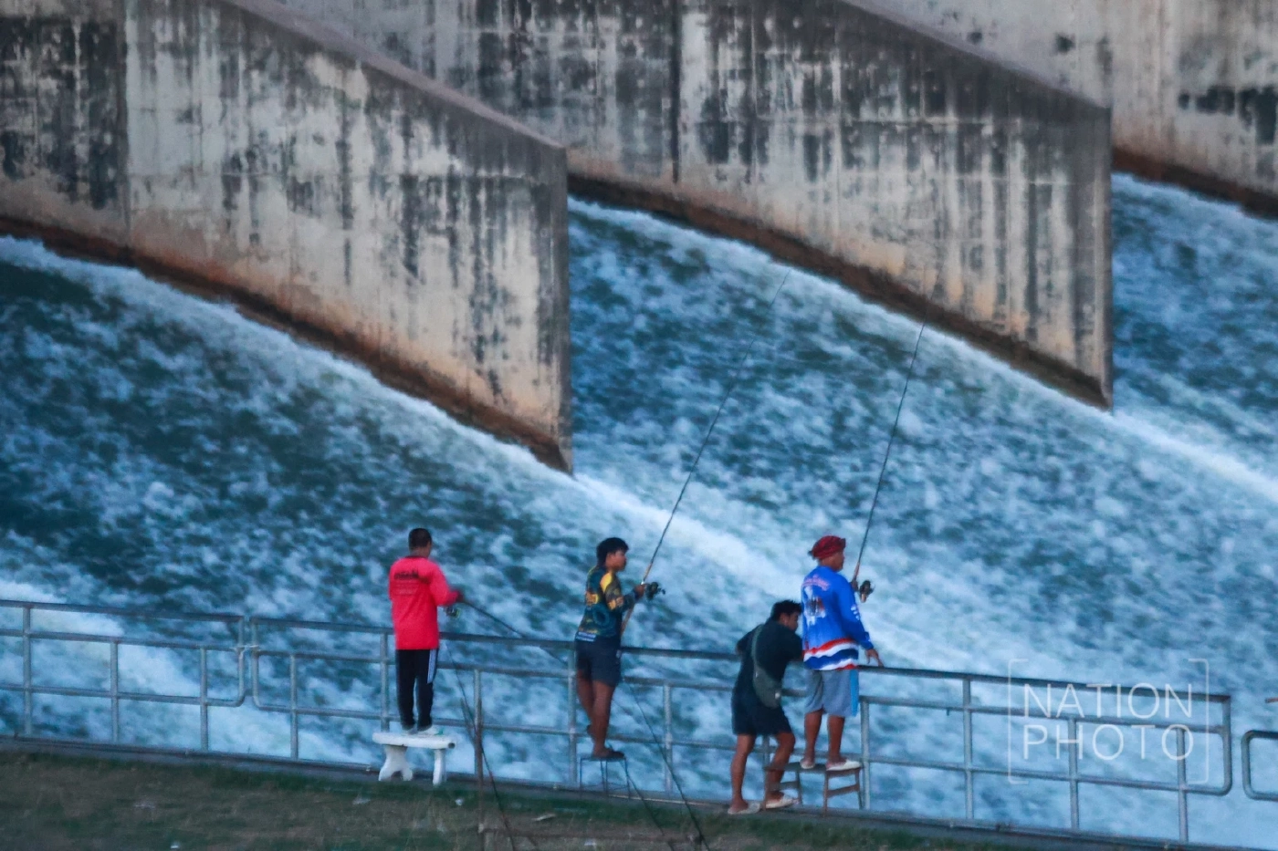 "เพื่อไทย" ชี้ เขื่อนเต็มเกือบ 100% น้ำท่วมแล้วกว่า 2 ล้านไร่ กระทบ 5 แสนคน