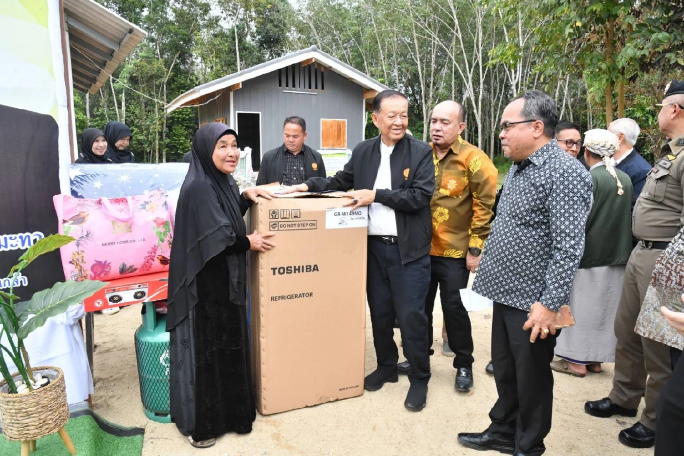 “วันนอร์” มอบบ้านให้แก่ผู้ที่ยากไร้ ถวายเป็นพระราชกุศล