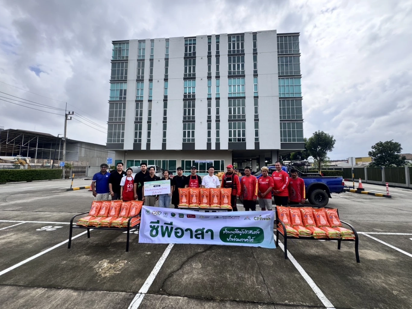 CP กู้ชีพ รพ. หาดใหญ่! ผนึก สธ. ส่งอาหาร-น้ำดื่ม ดูแล 3,000 ชีวิต