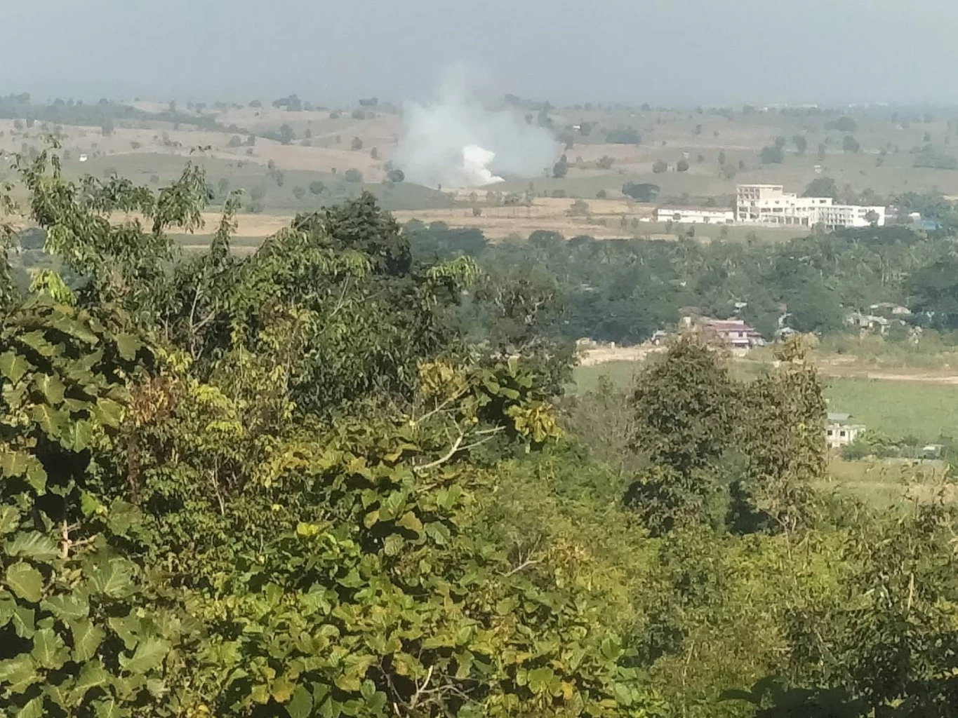 มทภ.3 สั่งยิงกระสุนควันโต้ หลังการสู้รบในเมียนมา มีอาวุธล้ำแดน