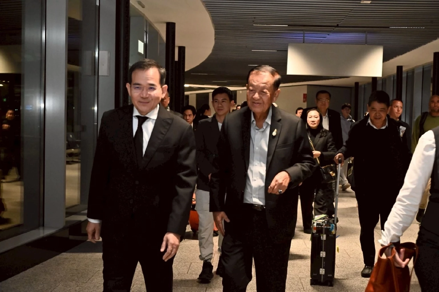 “วันนอร์” วอนทุกฝ่ายลดราวาศอก เพื่อดัน รธน.ผ่านก่อนยุบสภา