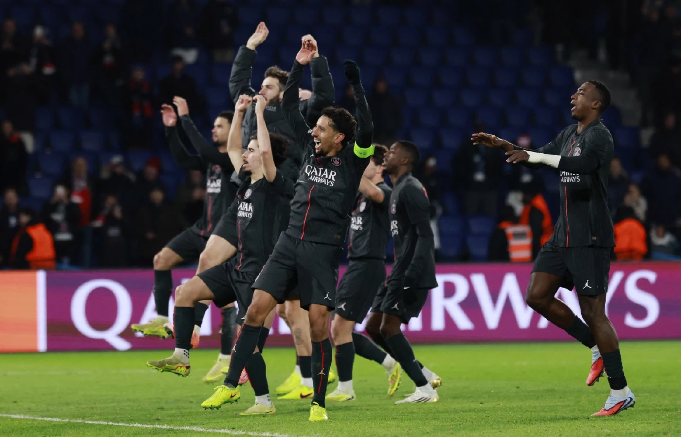 ฝันร้ายต่อเนื่อง! ลิเวอร์พูล พ่าย พีเอสวี คาบ้าน 1-4, อาร์เซนอล โค่น บาเยิร์น 3-1