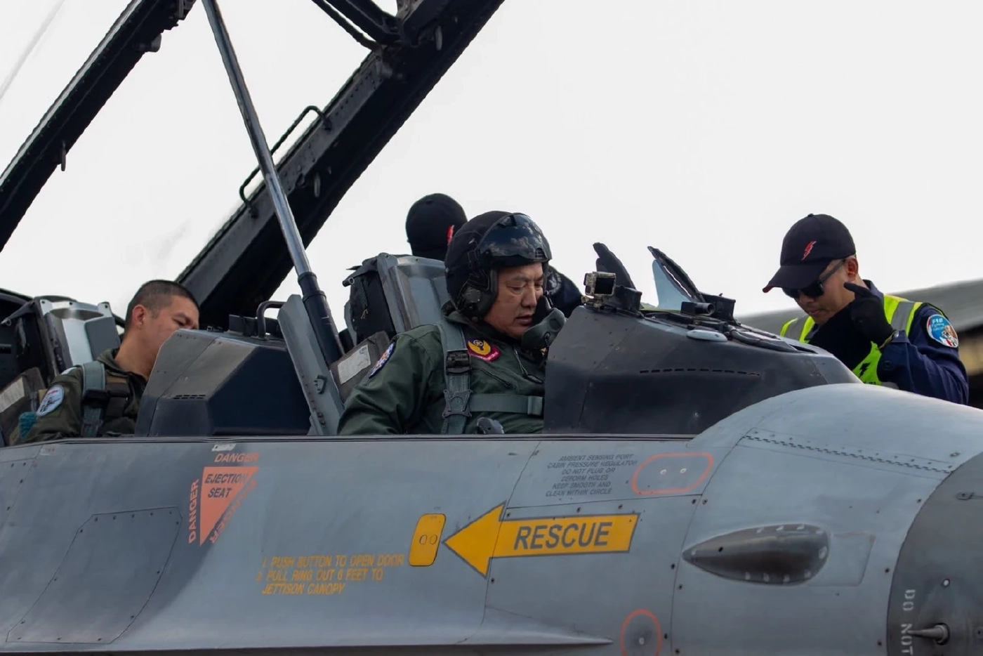F-16 พร้อม! "ผบ.คปอ." ร่วมบิน F-16 เตรียมความพร้อมตลอด 24 ชม. ทุกวัน