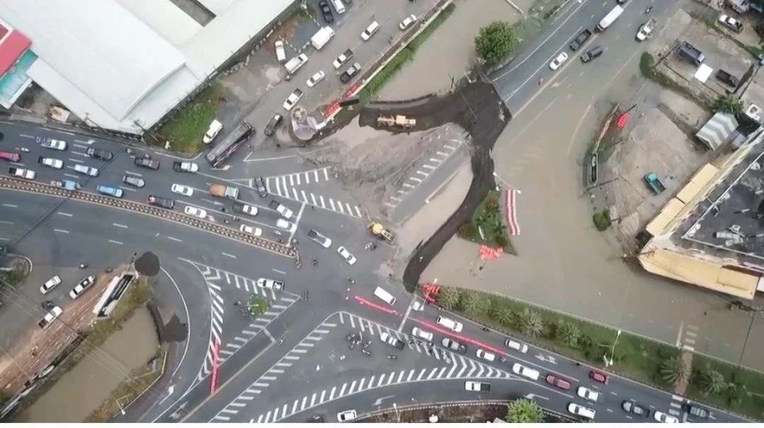 ตร.แจ้งงดใช้เส้นทาง-เส้นทางเลี่ยง ถนนน้ำท่วมสูง จ.สิงห์บุรี