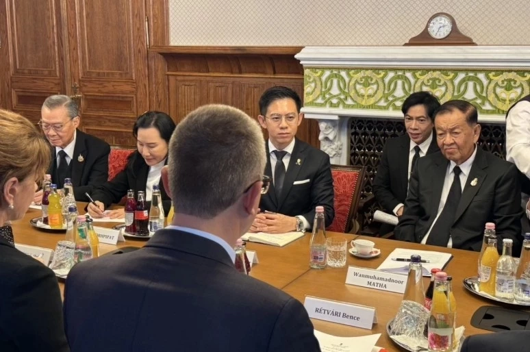 รื้อหลักสูตรพระปกเกล้า เลิกบินหรูดูงาน "ชะโงกทัวร์" เข้ม สกัด "วิ่งงาน" (มีคลิป)