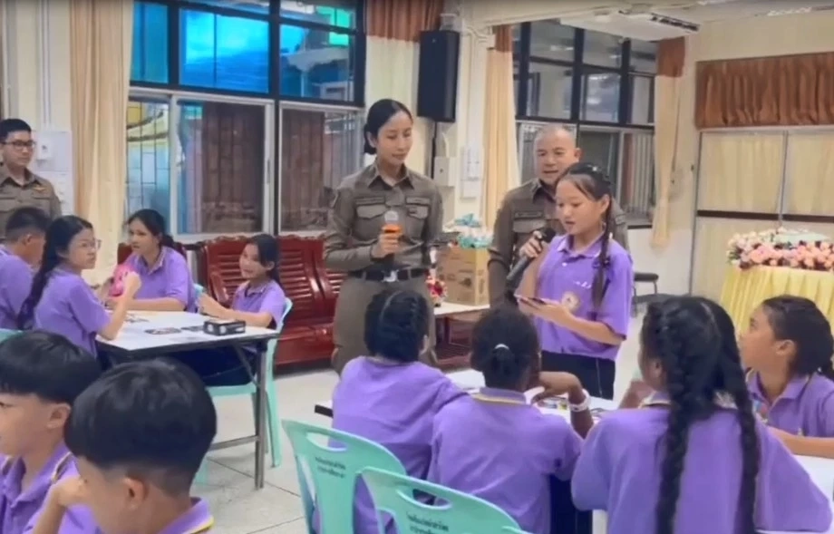 "รองจ๋อ" คัดเลือกโรงเรียนดีเด่น  "บุหรี่ไฟฟ้าคือภัย สวมหมวกนิรภัยคือทางรอด"