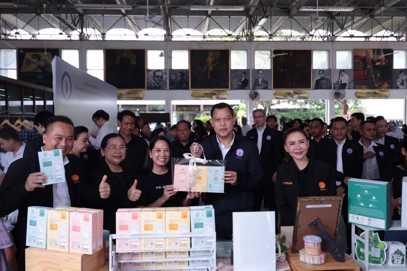 “ธนกร” เปิดกิจกรรมดันอาชีพเสริม 4 เมนูทำเงิน ให้ชาวชุมชนหนองโสน เพชรบุรี กว่า 300 คน