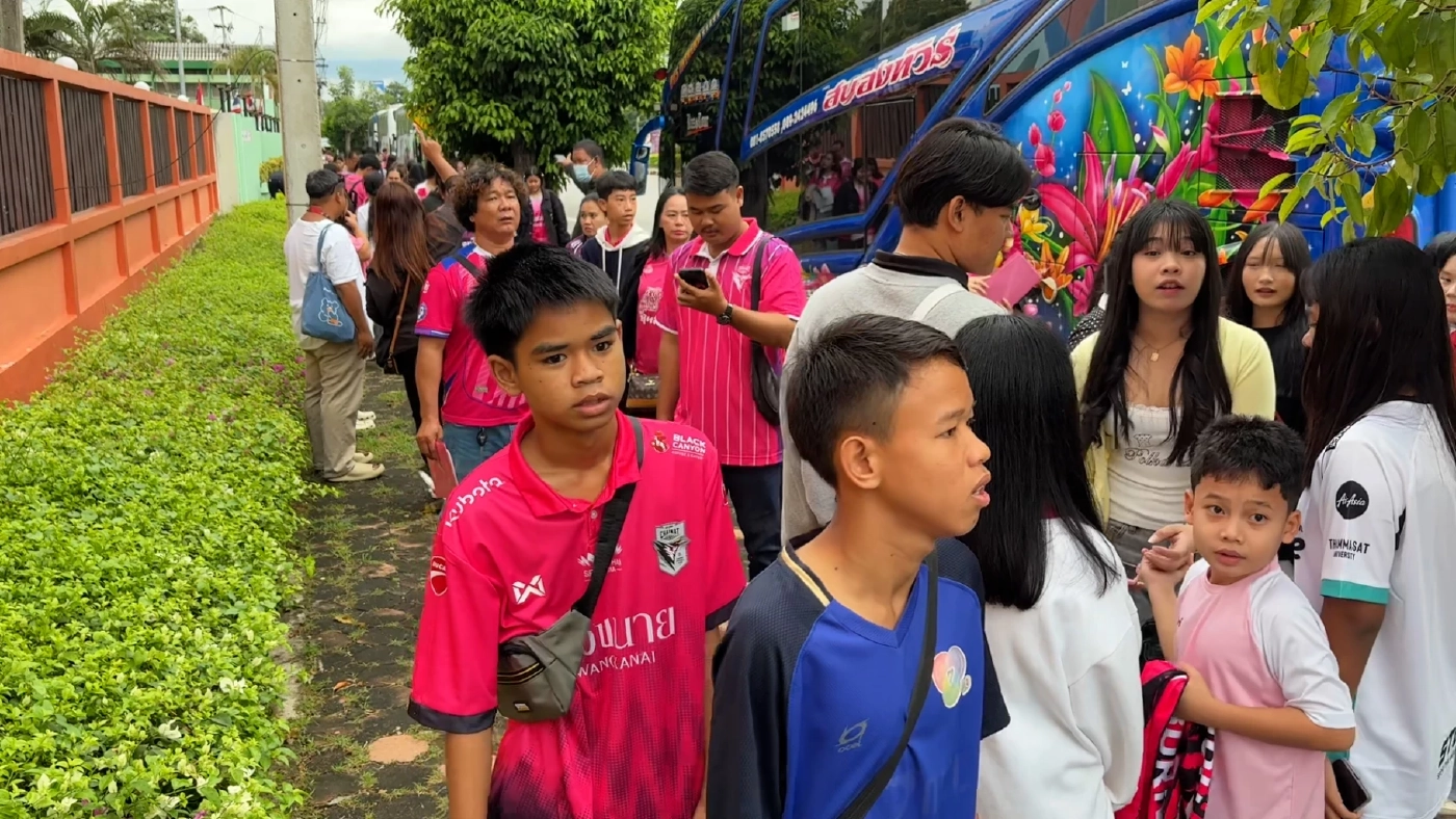 นัดนี้พี่ขอ! ทัพกองเชียร์ รร.อบจ.ชัยนาท เข้า กทม.เชียร์นักเตะ คว้าแชมป์บอล 7