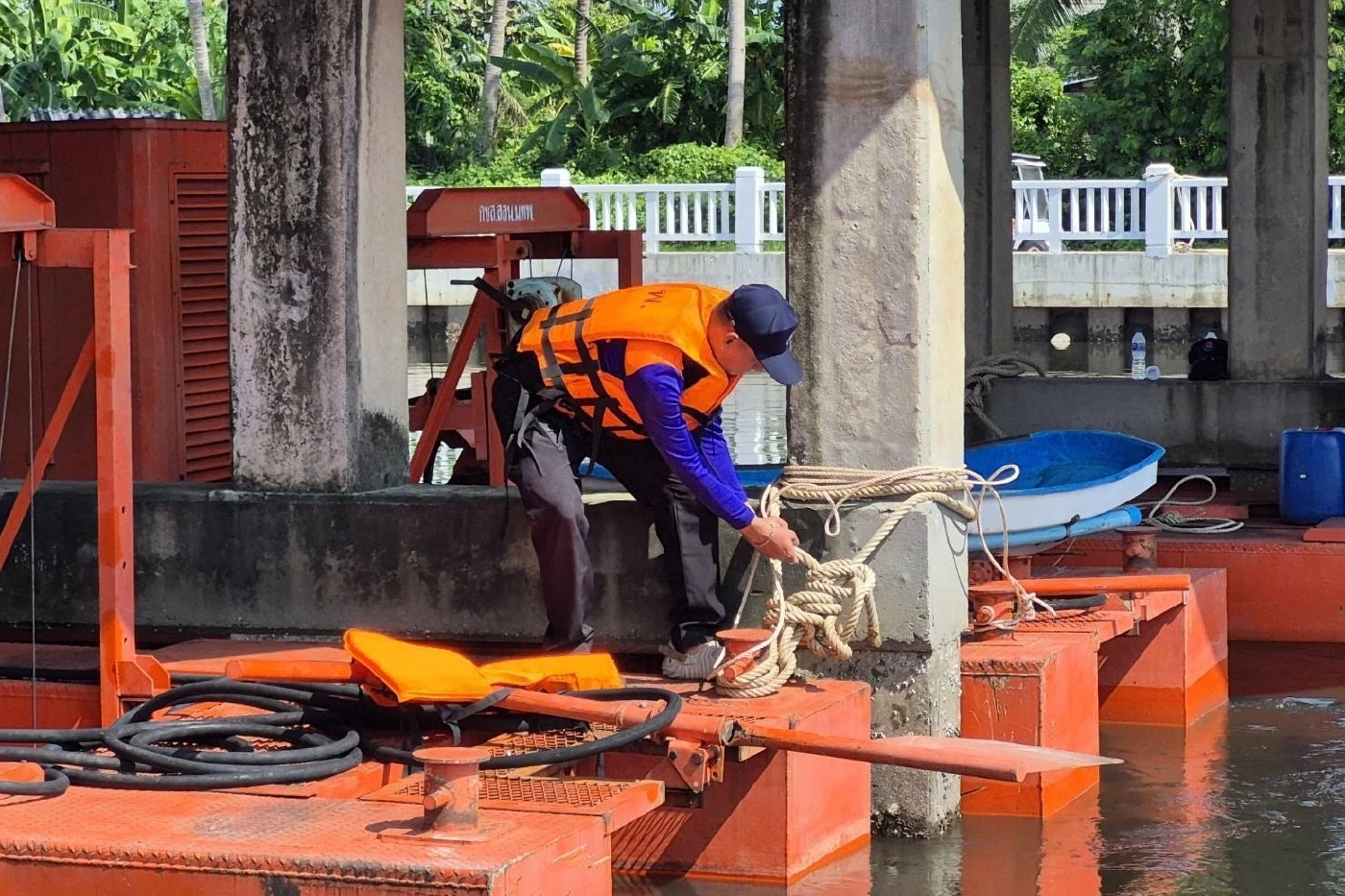 เร่งติดตั้งเรือผลักดันน้ำที่คลองปากแตระ อ.ระโนด ดันมวลน้ำออกสู่อ่าวไทย