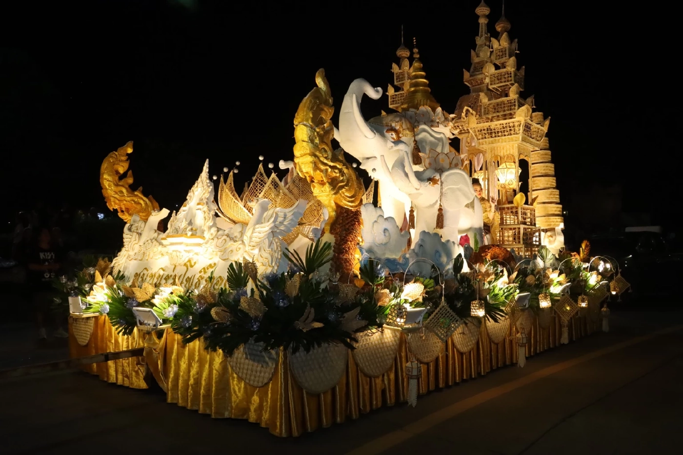 ลอยกระทงดิจิทัล ชมขบวนแห่กระทง จาก 15 ชุมชน ณ กว๊านพะเยา