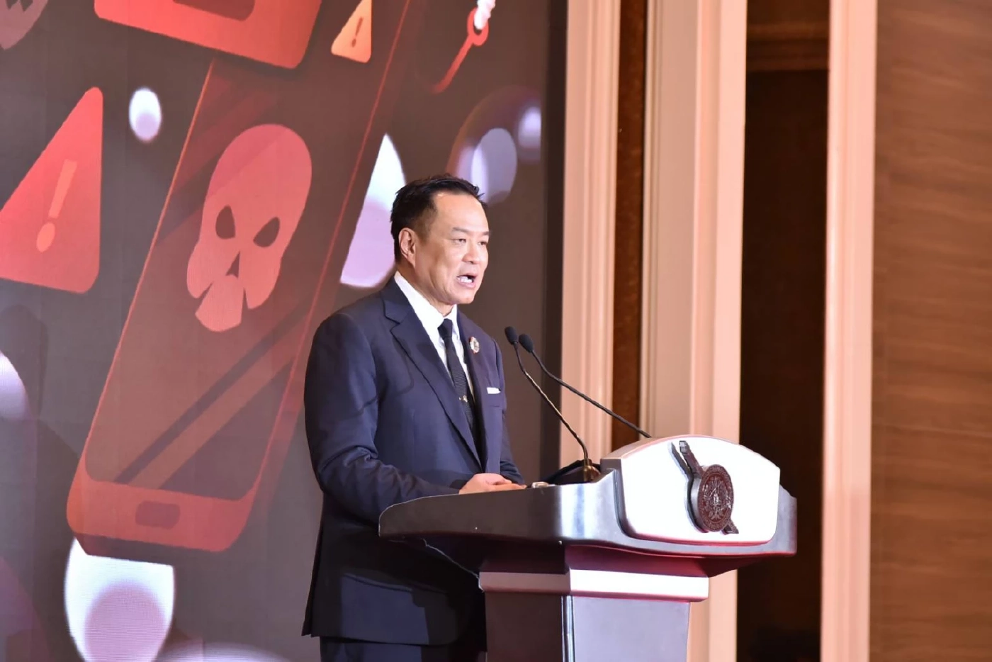 อนุทิน ชาญวีรกูล