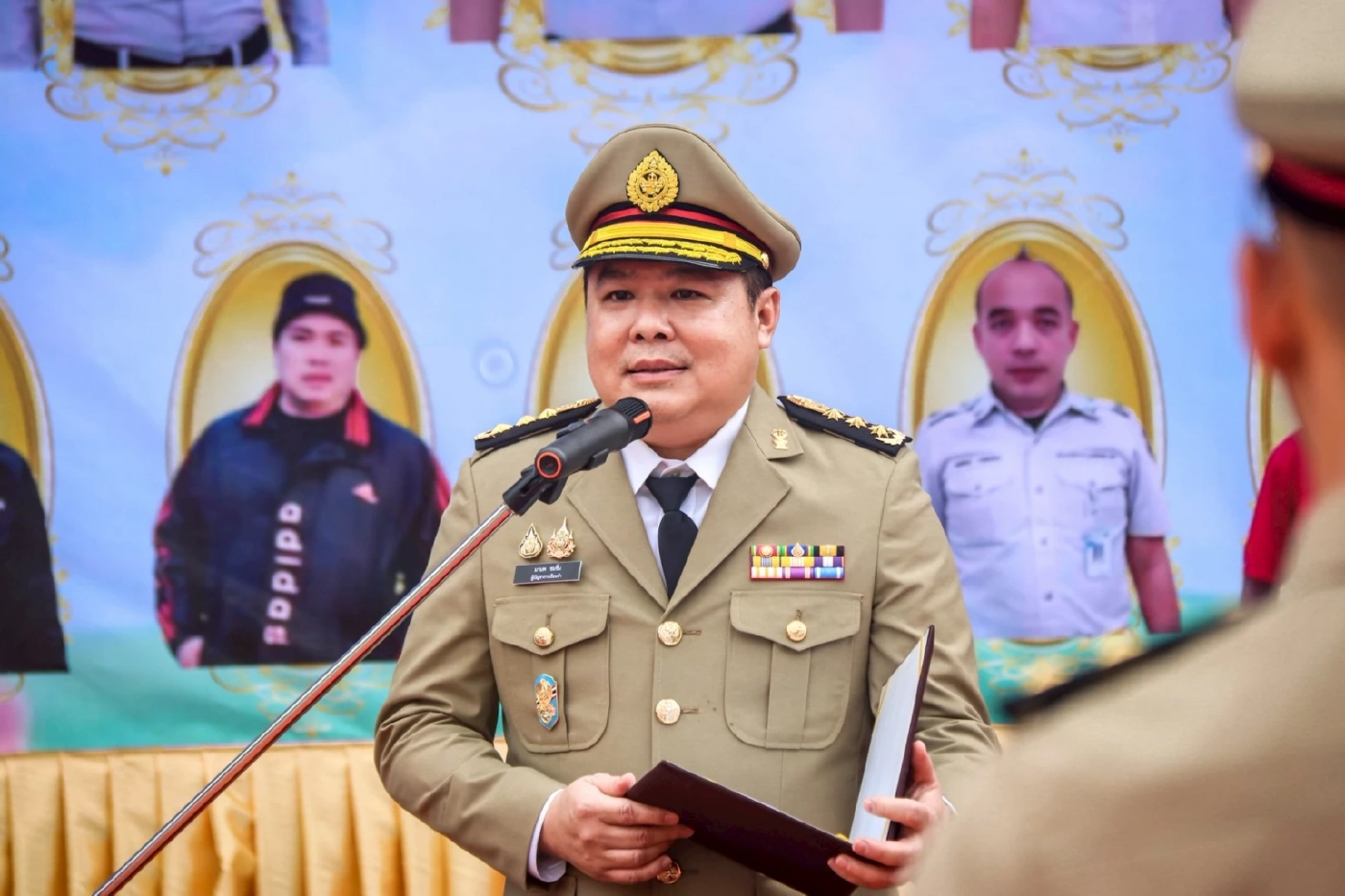 มานพ ชมชื่น