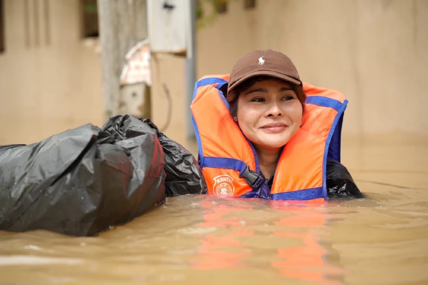 ลิซ่า ภคมน หนุนอนันต์ สส.บัญชีรายชื่อ พรรคประชาชน นำทีมช่วยชาวหาดใหญ่