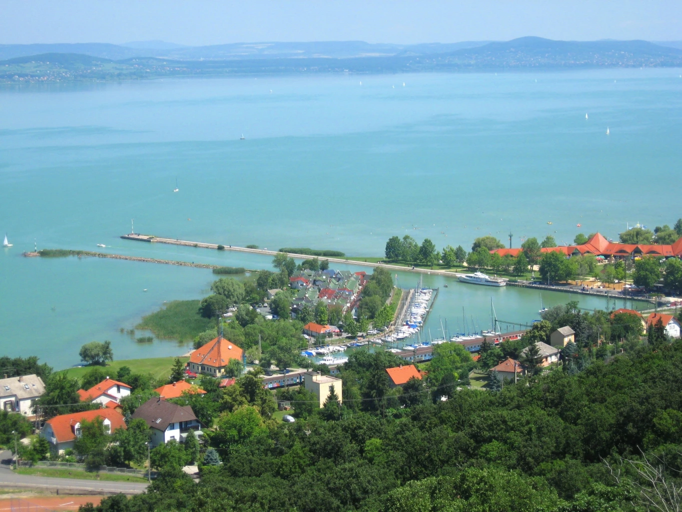 ทะเลสาบบาลาตอน (Balaton)  ฮังการี