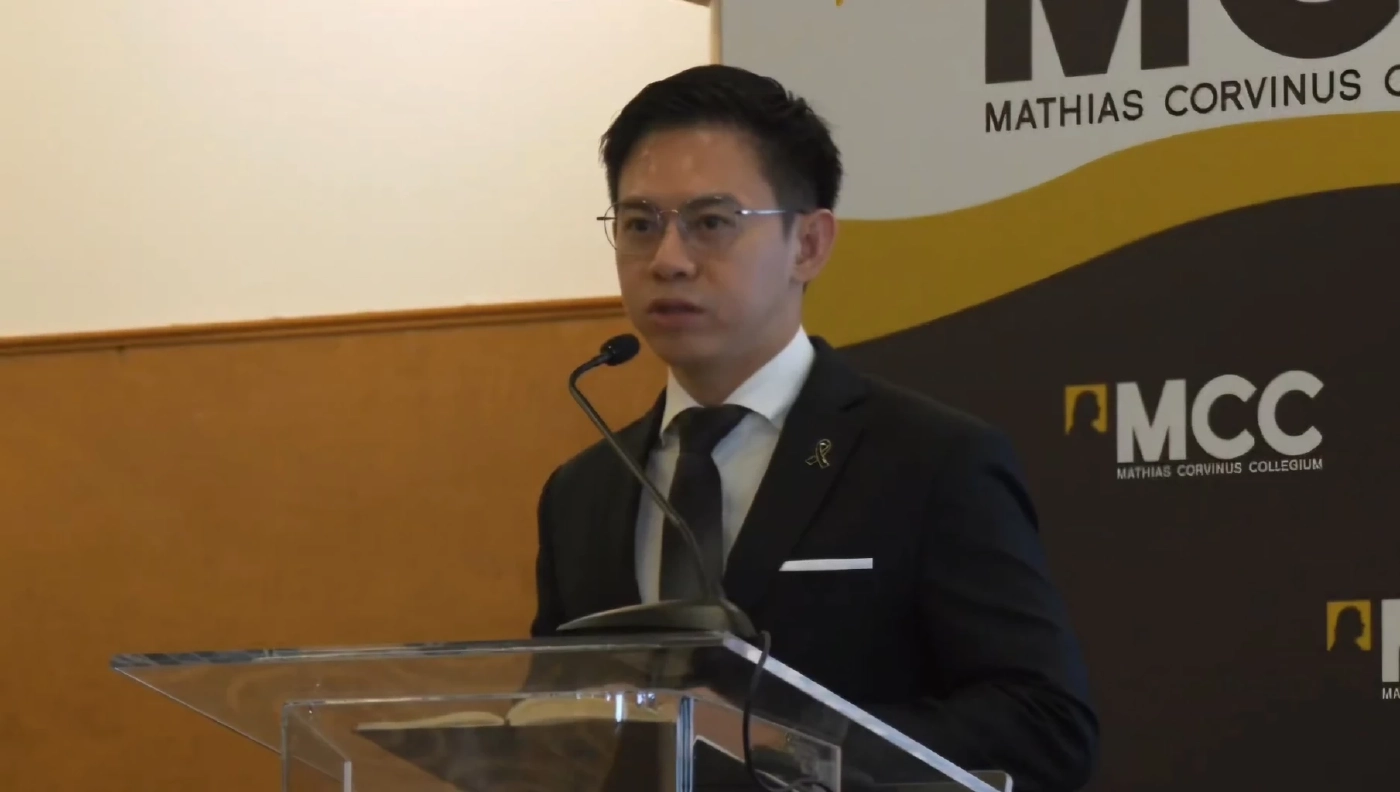 รศ.ดร.อิสระ เลขาธิการสถาบันพระปกเกล้า