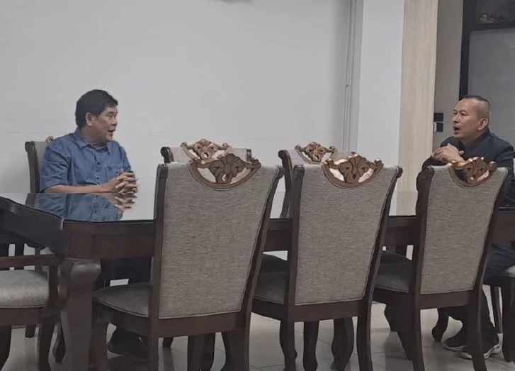 นิสิต สินธุไพร ดอดเข้ามอบตัวต่อตำรวจ