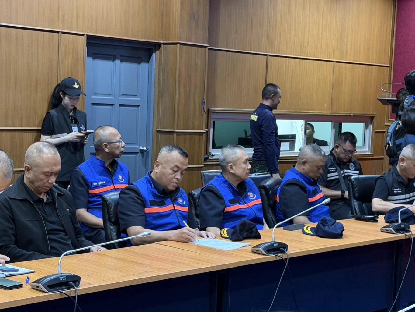 "ธรรมนัส" นั่งบัญชาการแก้น้ำท่วมใต้ เร่งอพยพคนในพื้นที่กระแสน้ำแรง คาดใน 3 วัน สถานการณ์คลี่คลาย