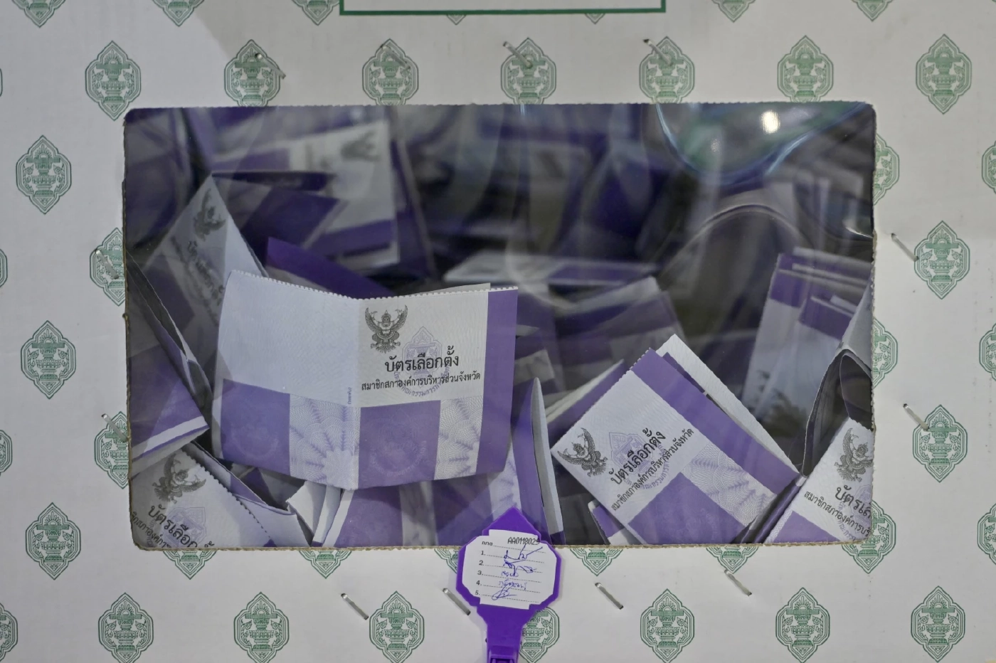 โพลชี้ ปชช.-พรรค ค่อนข้างพร้อมเลือกตั้ง 69 แต่ห่วงขัดแย้งวนลูป