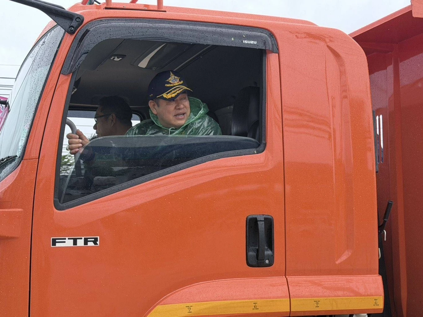 โฆษก กษ. เผย “ร.อ.ธรรมนัส” ฝ่าฝนลุยเองช่วยน้ำท่วมหาดใหญ่