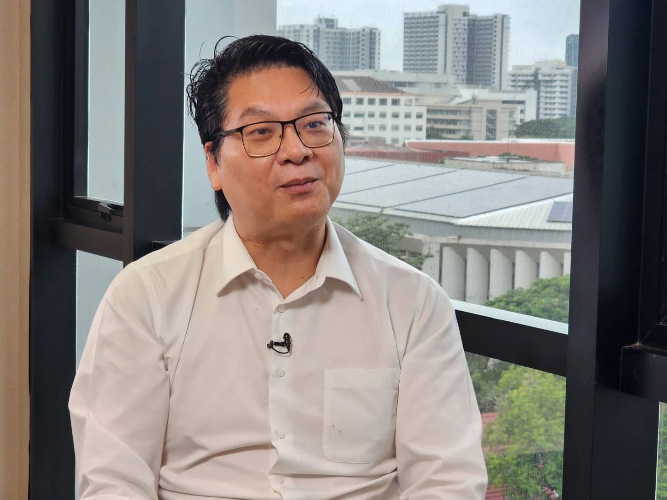 ดร.สติธร ธนานิธิโชติ ผู้อำนวยการสำนักนวัตกรรมเพื่อประชาธิปไตย สถาบันพระปกเกล้า นักวิชาการคณะรัฐศาสตร์ จุฬาลงกรณ์มหาวิทยาลัย 