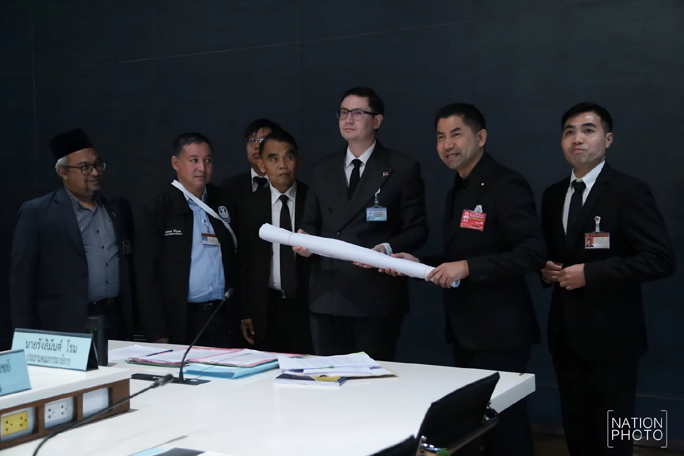 เปิดคลิป! "บิ๊กโจ๊ก" ยื่นหลักฐาน "แก๊งพนันออนไลน์-สแกมเมอร์" ให้ "โรม" ตรวจสอบ