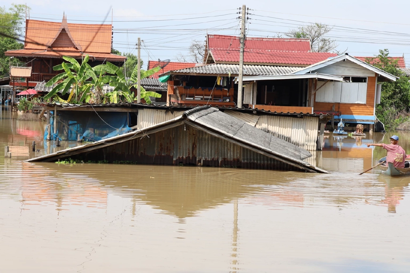 อยุธยา วิกฤต! น้ำท่วม 4 เดือน กระทบ 6 หมื่นกว่าครัวเรือน 11 อำเภอถูกน้ำท่วมสูง