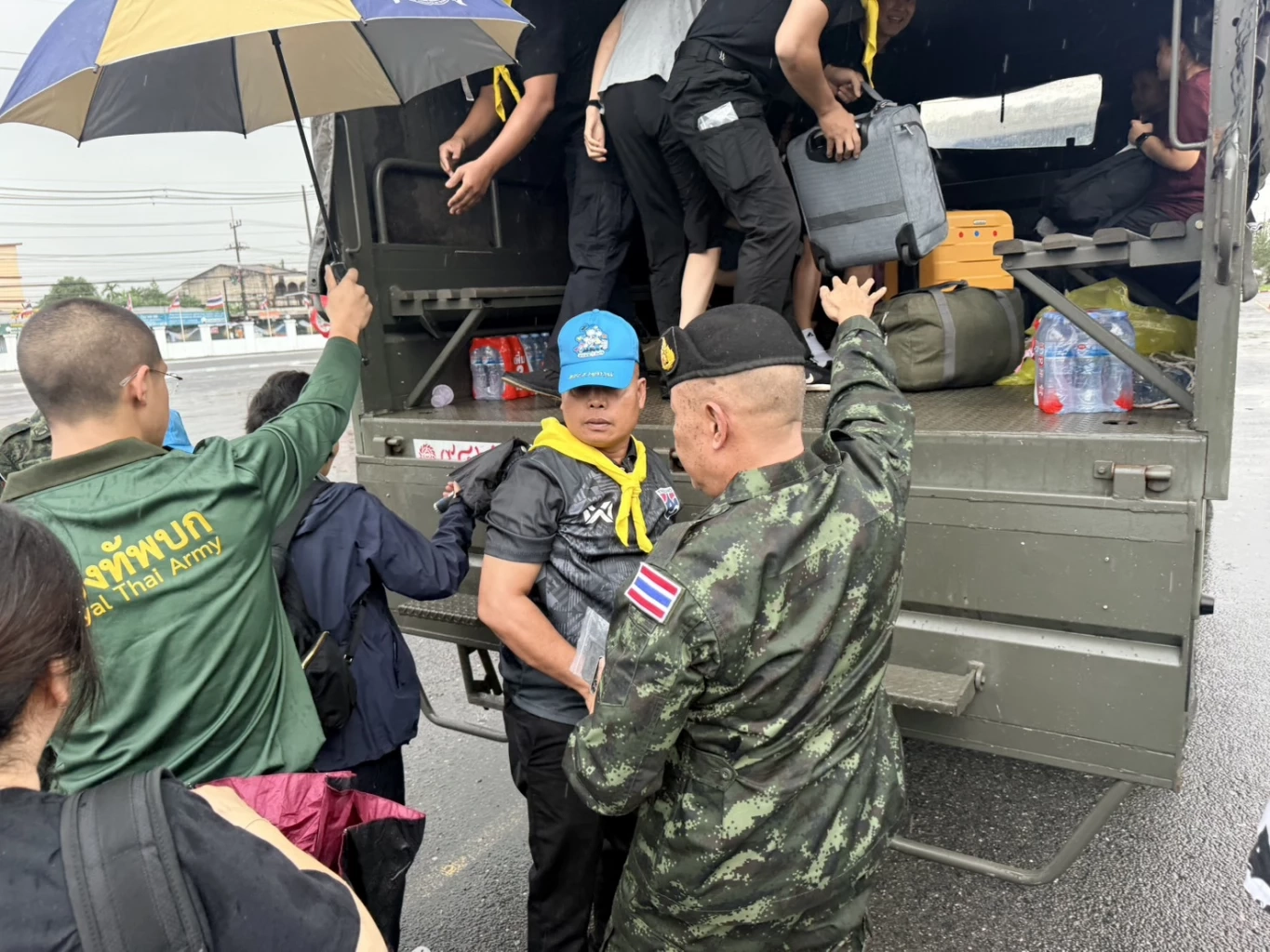 คลิปมุมสูง มทบ.42 บินสำรวจน้ำท่วมหาดใหญ่ หาจุดลงของบรรเทาทุกข์