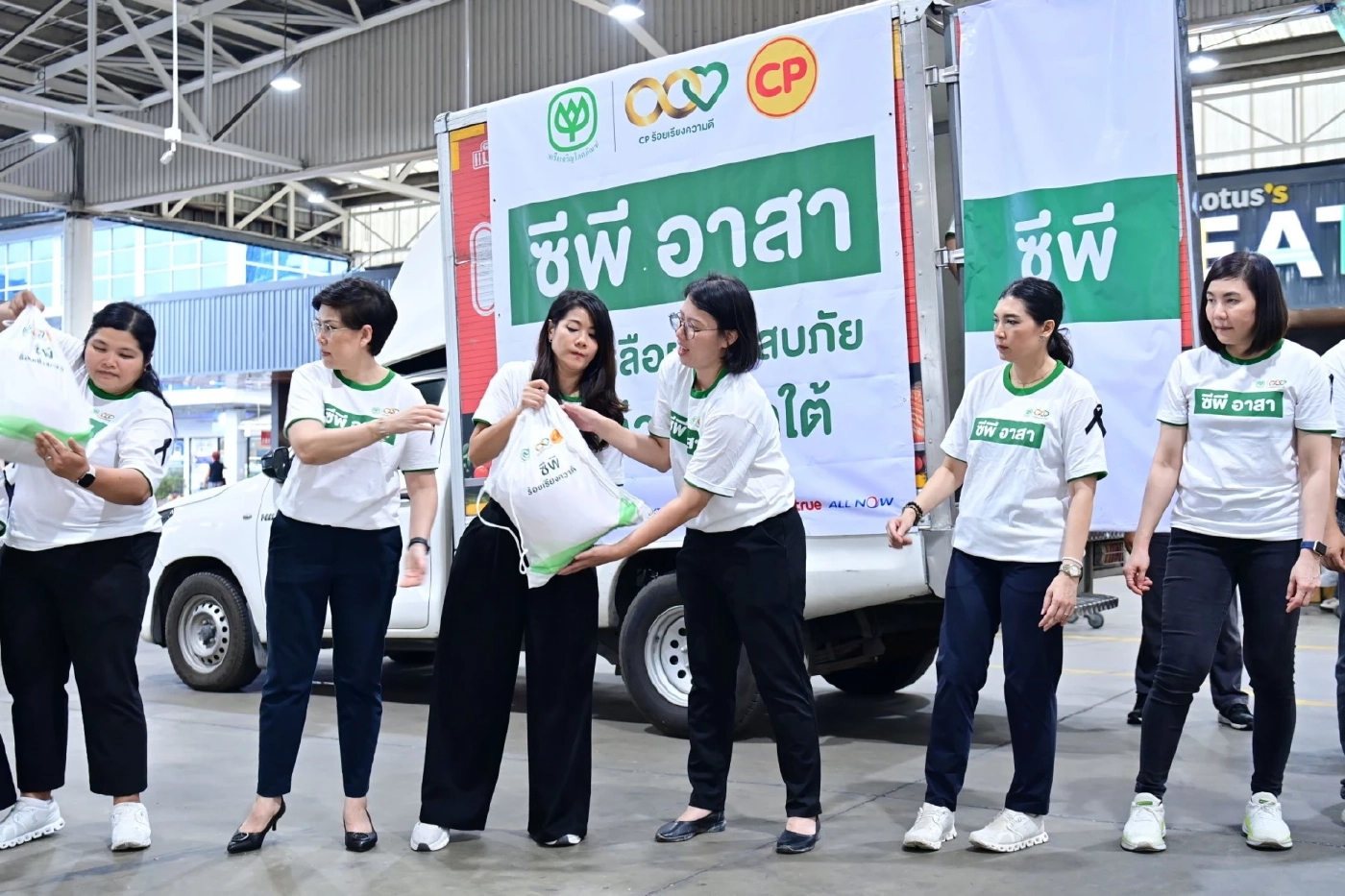 ซีพีรวมพลังช่วยน้ำท่วมใต้  “ซีอีโอศุภชัย” ลุยส่งถุงกำลังใจ–อาหาร–หน่วยเคลื่อนที่เร็ว เข้าพื้นที่วิกฤต 10 จังหวัดทันที