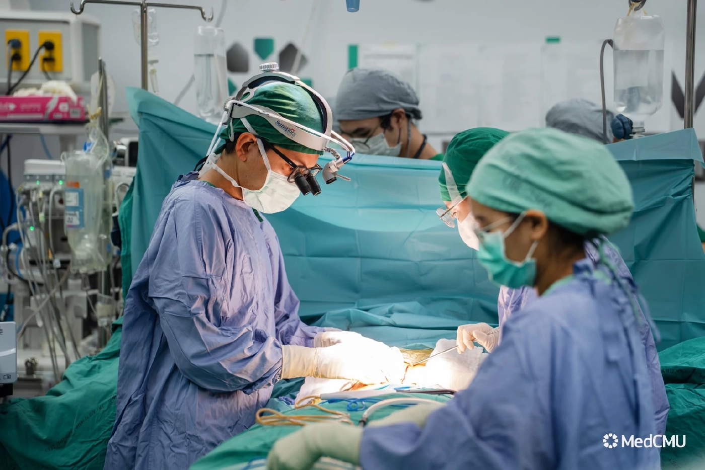 “คณะแพทย์ มช.“ ทำสำเร็จ! ปลูกถ่ายตับคู่ฝาแฝดคู่แรกของไทย ไม่ต้องใช้ยากดภูมิฯ