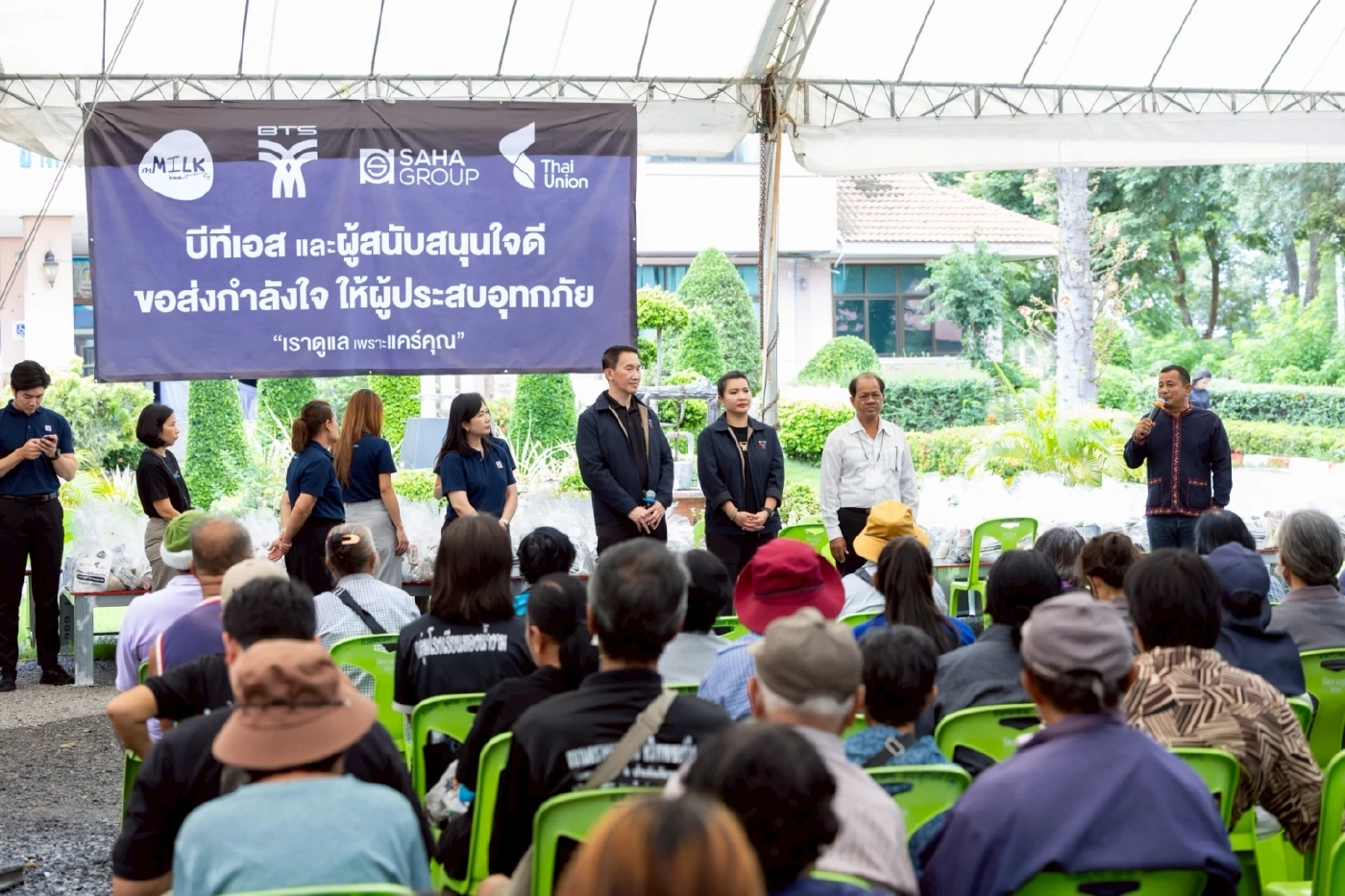 บีทีเอสร่วมพันธมิตร มอบถุงยังชีพ 2,000 ชุด ช่วยผู้ประสบอุทกภัยสิงห์บุรี