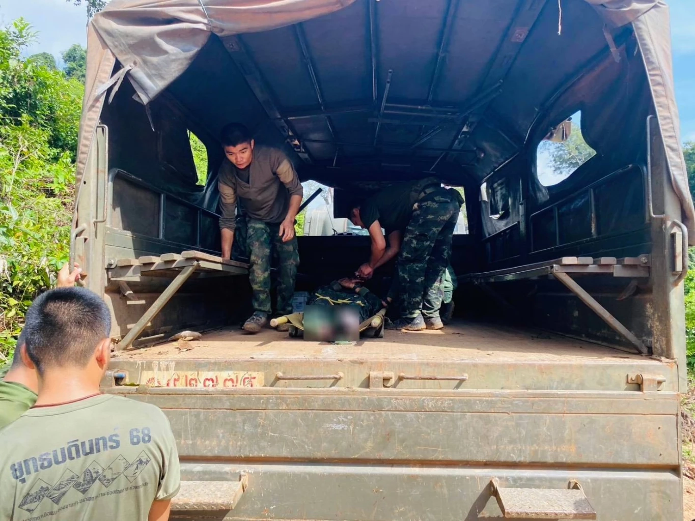 ด่วน! "บิ๊กเล็ก" สั่งเลื่อนส่งมอบตัว 18 เชลยศึก "กัมพูชา" หลัง "ทหารไทย" เหยียบกับระเบิดขาขาดรายที่ 7 (มีคลิป)