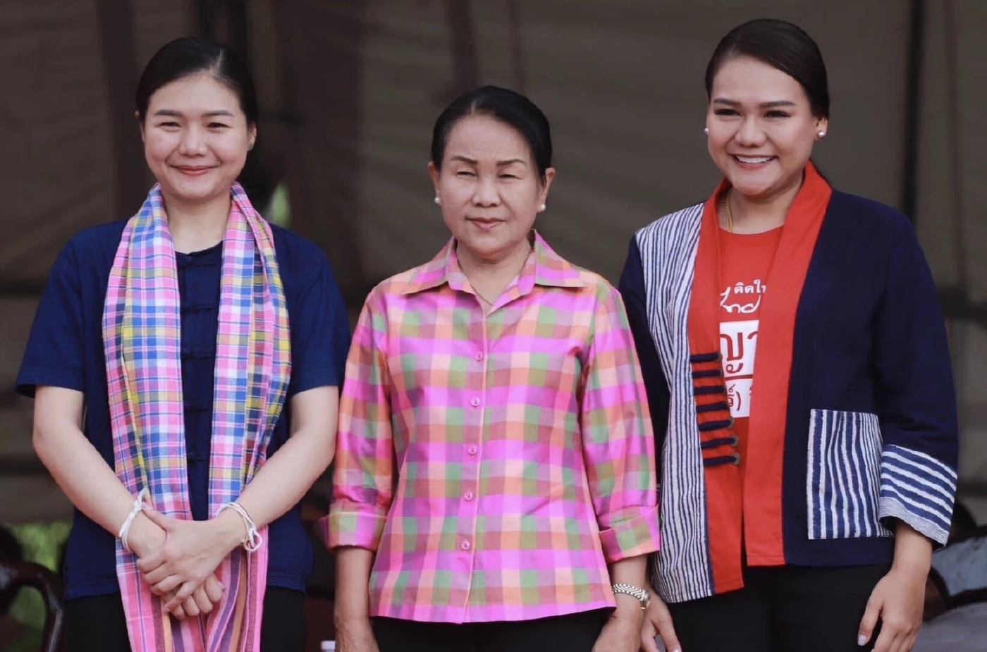 เอมอร ภรรยานิสิต และสองสาว จิราพร-ชญาภา