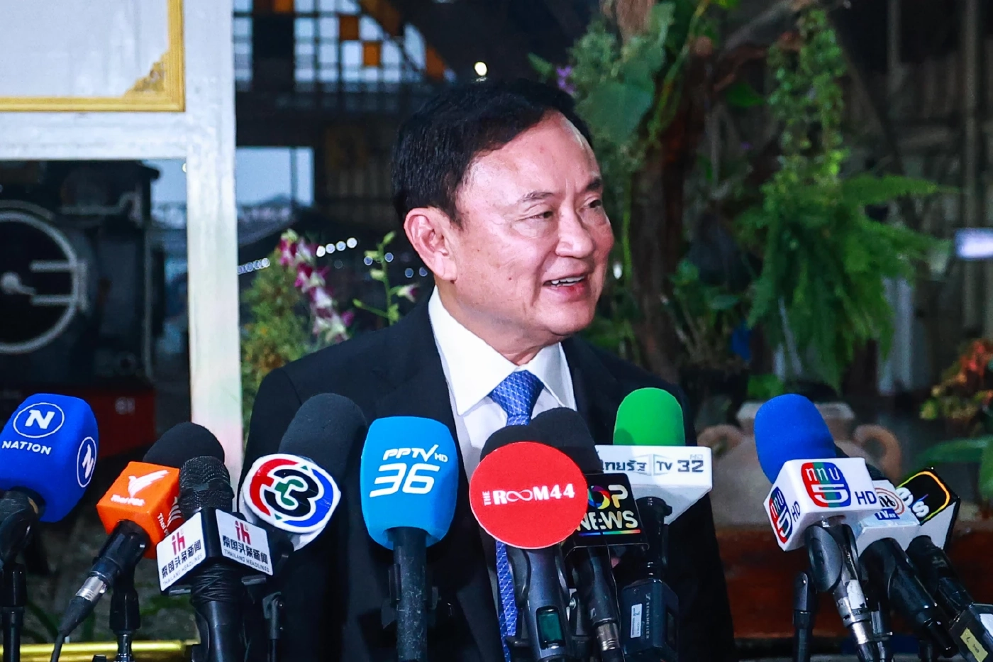 ชะตากรรมเพื่อไทย "ใคร" กำหนด?  ซ้ำเจอ "วิกฤต" แซนด์วิช "ส้ม-น้ำเงิน"