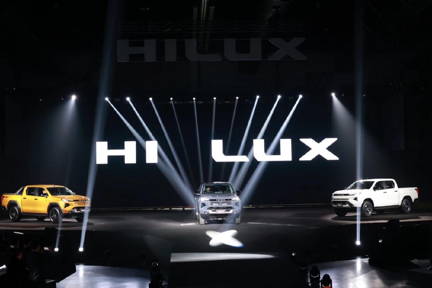 "ธนกร" ร่วมเปิดตัว Toyota Hilux รุ่นใหม่ ชูประหยัดน้ำมัน-ลดมลพิษ