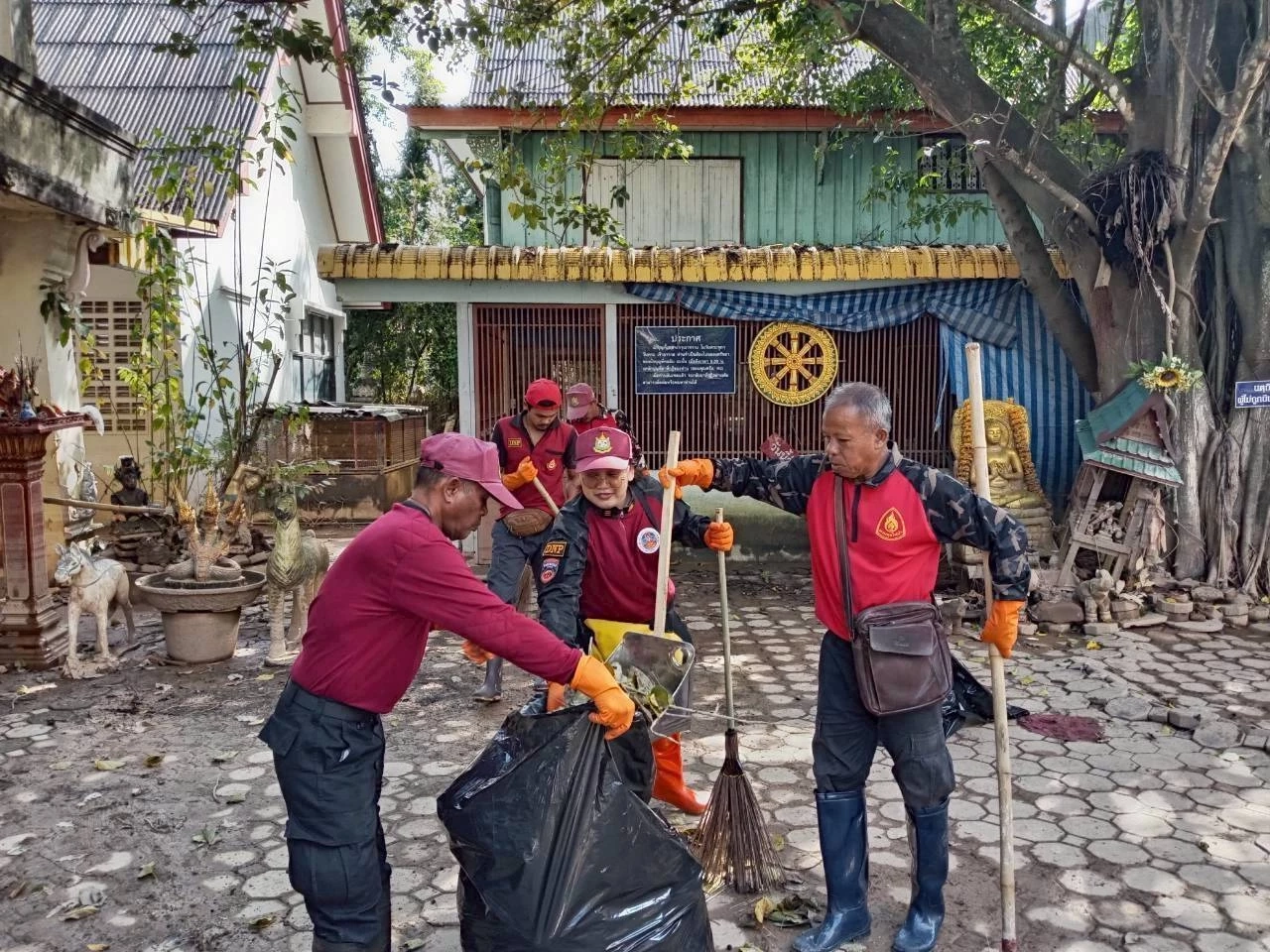 “Big Cleaning คืนความสุข คนสงขลา” วันแรก เก็บขยะกว่า 300 ตัน