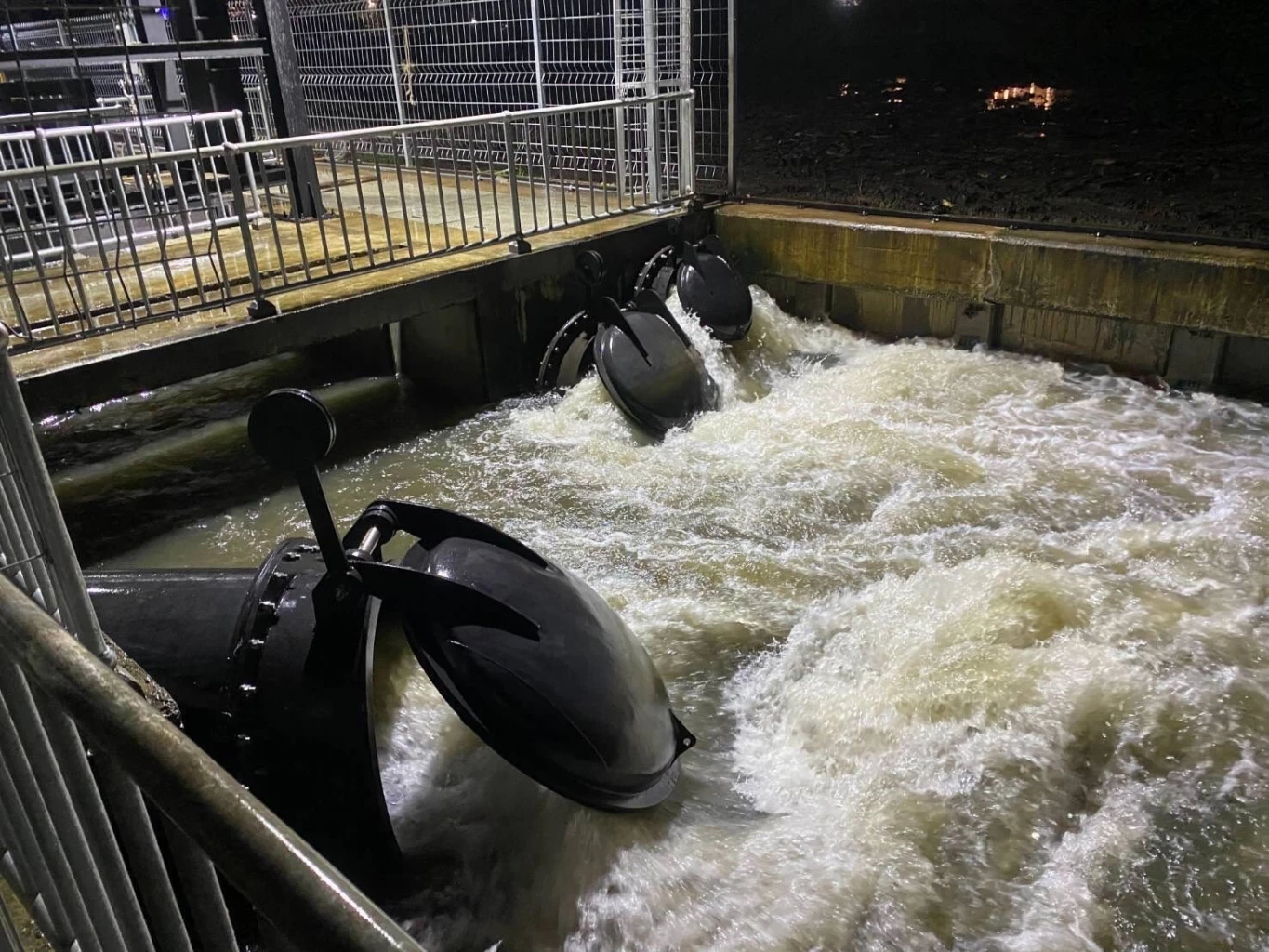 เปิดสาเหตุ กรุงเทพฯ น้ำรอการระบายหลายพื้นที่ กทม.เร่งพร่องน้ำต่อเนื่อง