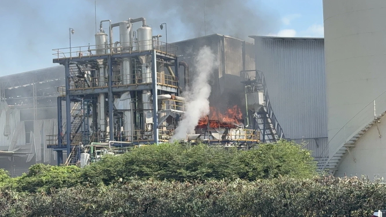 "ธนกร" เผย "โรงงานสกัดน้ำมันรำข้าวไฟไหม้" ดับแล้ว พร้อมเฝ้าระวังเพื่อป้องกันการติดไฟขึ้นอีก