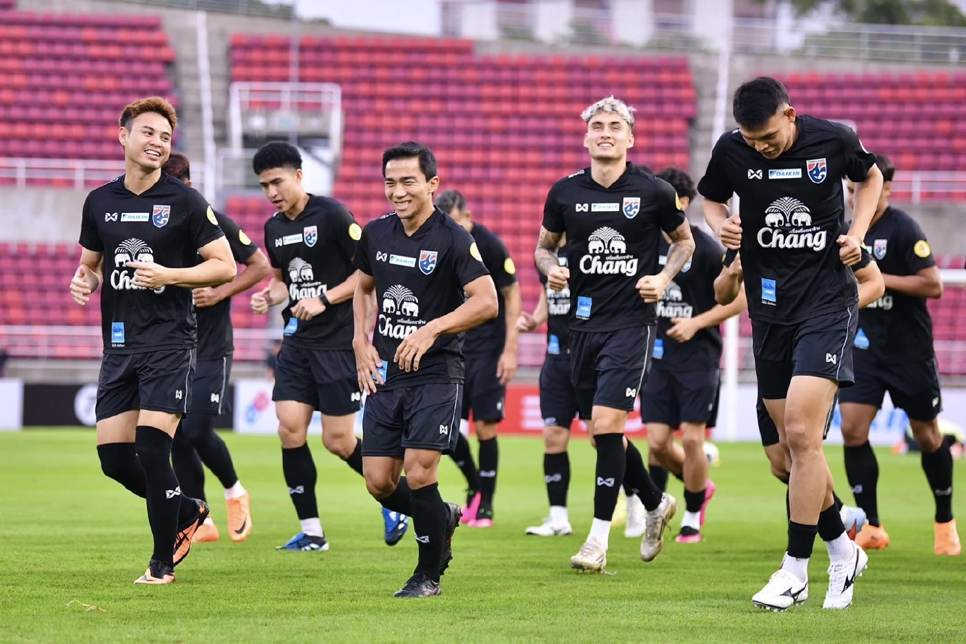 ประเดิม ฮัดสัน! "ช้างศึก" พร้อมจัดทัพใหญ่ดวล "สิงคโปร์" อุ่นเครื่องฟีฟ่าเดย์