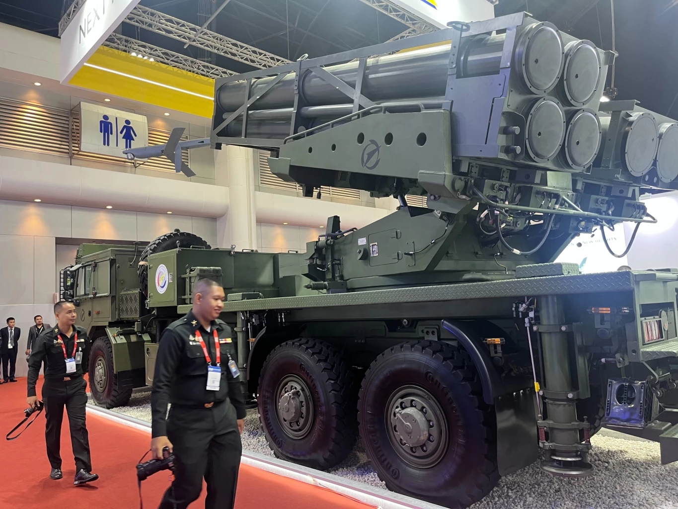 "กองทัพบก" รับมอบอาวุธ “DTI-1G จรวดหลายลำกล้องนำวิถี-รถยิงจรวด"