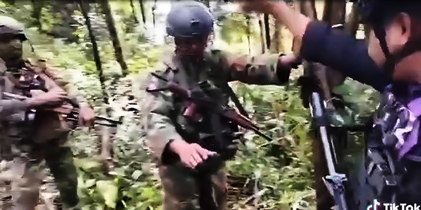 โซเชียลแห่แชร์ คลิปวินาที "ทหารพรานไทย" ปะทะคารม "ทหารกัมพูชา" ตะคอกถาม "จ่อปืนมาทำไม"