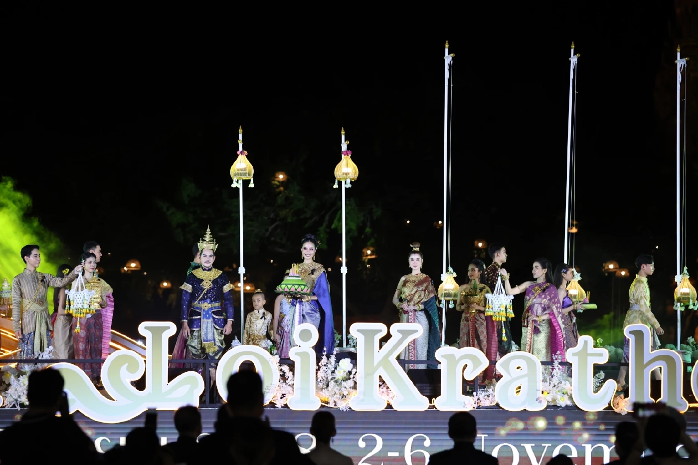 ประมวลภาพความงดงาม Maha Loi Krathong อยุธยา รำลึกพระพันปีหลวง